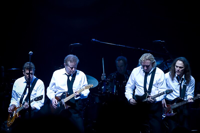 800px-Eagles.jpg