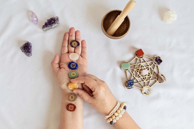 Chakra-stones-2-1024x683.jpg