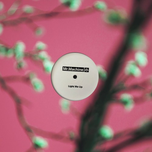 00-mr-machine-light-me-up-mm001-single-web-2026-pic-zzzz.jpg