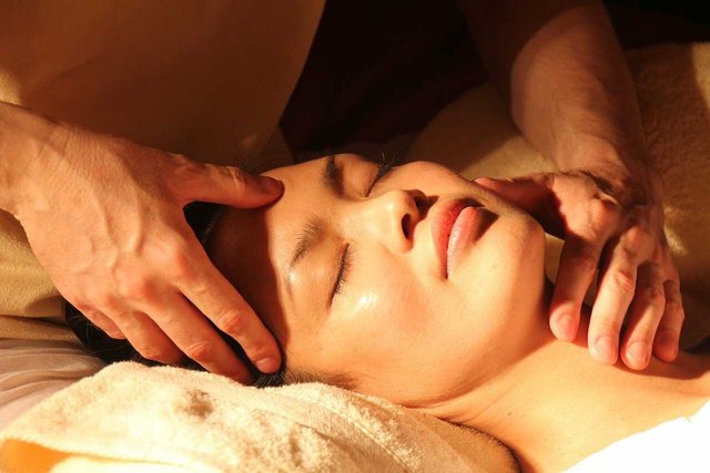 massage-1929064-1280-optimized.jpg